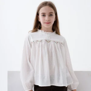 BLUSA CON BORDADO